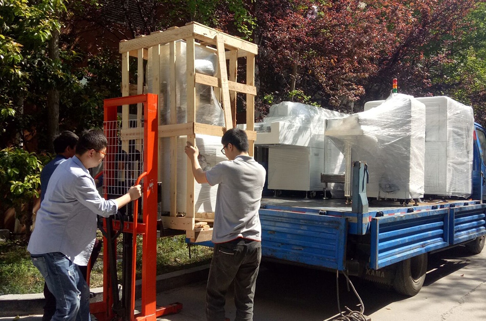 丹陽客戶SMT設(shè)備專車送貨，貨到上門安裝調(diào)試