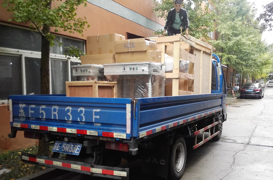 常州客戶SMT設備專車送貨，貨到上門安裝調試