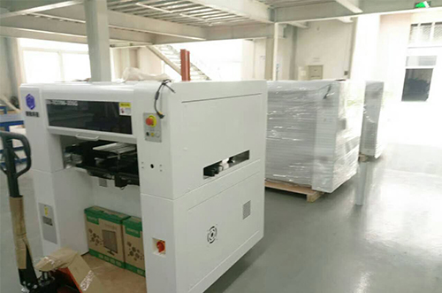 海鹽客戶SMT設(shè)備專車(chē)送貨，貨到上門(mén)安裝調(diào)試