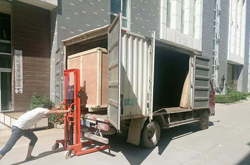 南昌客戶SMT設(shè)備專車送貨，貨到上門安裝調(diào)試