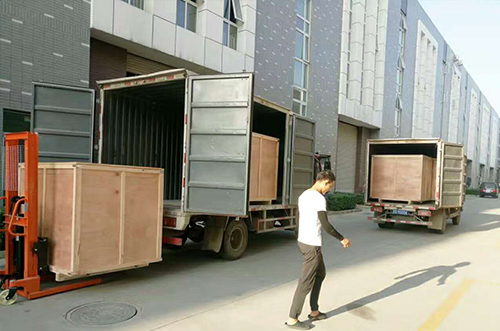 宜興客戶SMT設(shè)備專車送貨，貨到上門安裝調(diào)試