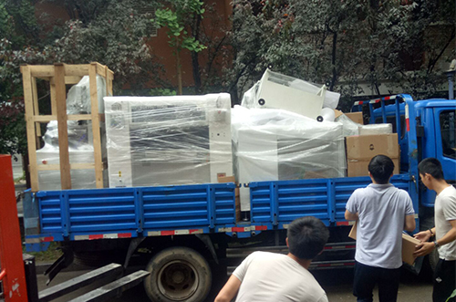 合肥客戶SMT設(shè)備專車送貨，貨到上門安裝調(diào)試