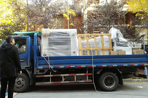 丹陽客戶SMT設備專車送貨，貨到上門安裝調(diào)試