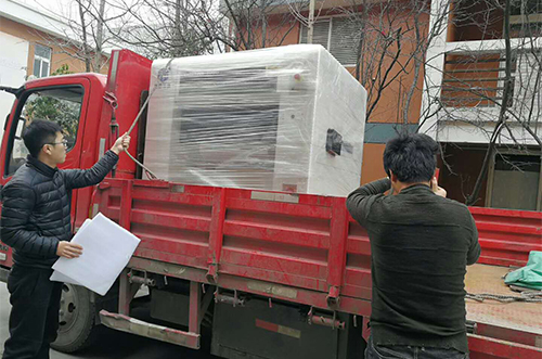 臺(tái)州客戶(hù)SMT設(shè)備專(zhuān)車(chē)送貨，貨到上門(mén)安裝調(diào)試