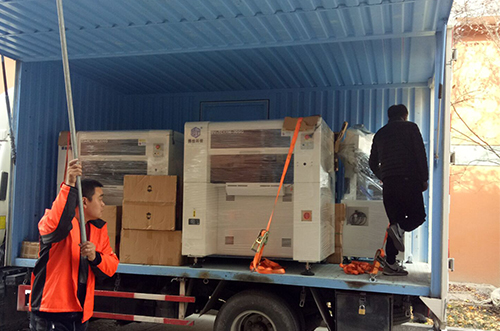 嘉善客戶(hù)SMT設(shè)備專(zhuān)車(chē)送貨，貨到上門(mén)安裝調(diào)試