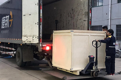 寧德客戶SMT設備專車送貨，貨到上門安裝調試