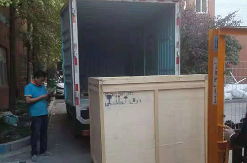 河南周口客戶SMT設(shè)備專車送貨，貨到上門安裝調(diào)